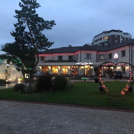 Park Hotel Karaganda Exterior photo